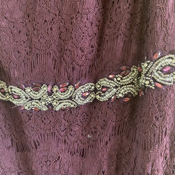 Beautiful Formal dress Size 6 - Picture 6 of 7